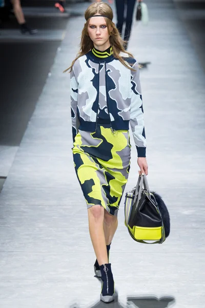 Look 27